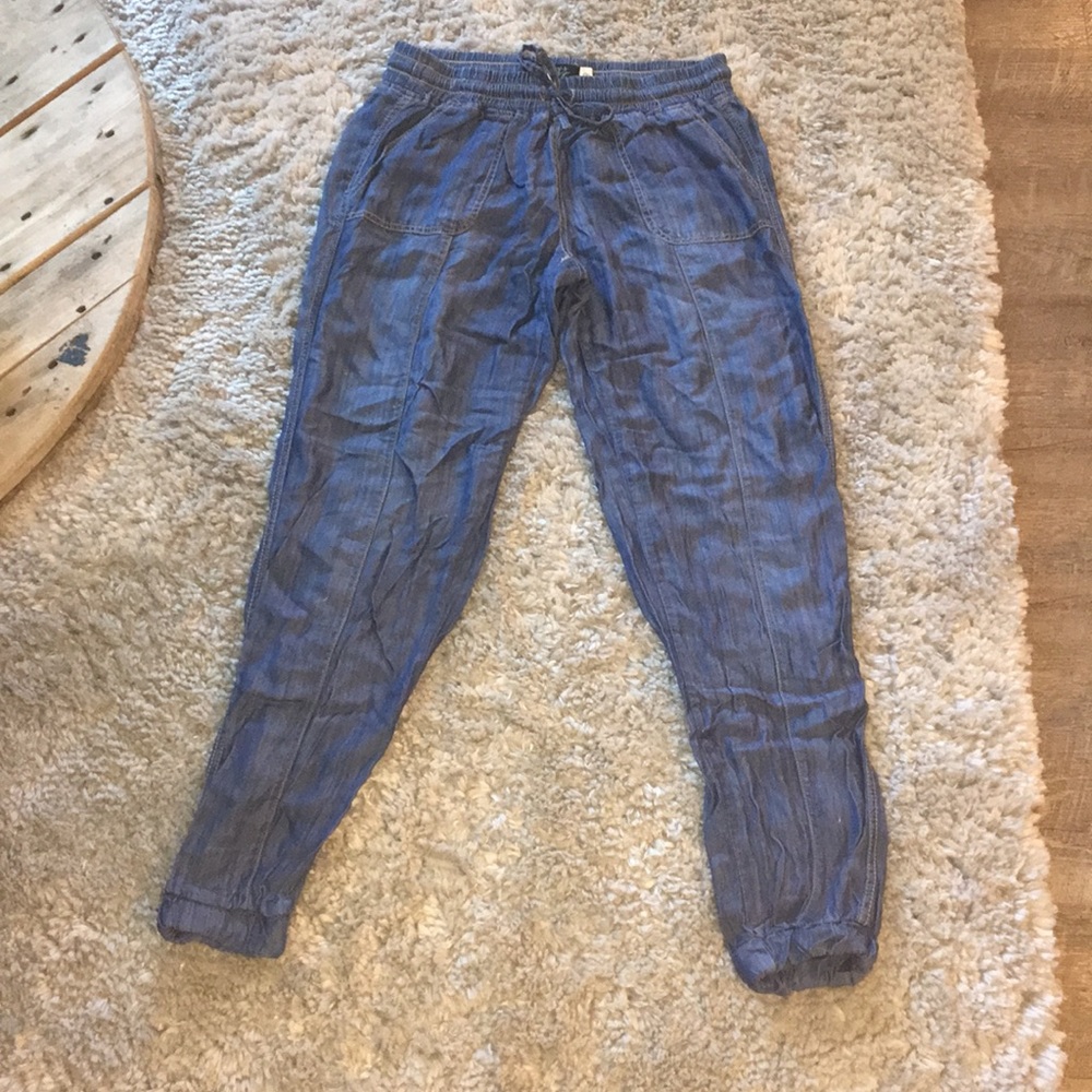 Light denim fashionable joggers